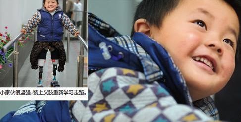 3歲娃車禍?zhǔn)ルp腿 每天訓(xùn)練8小時(shí)被贊鐵腿男孩